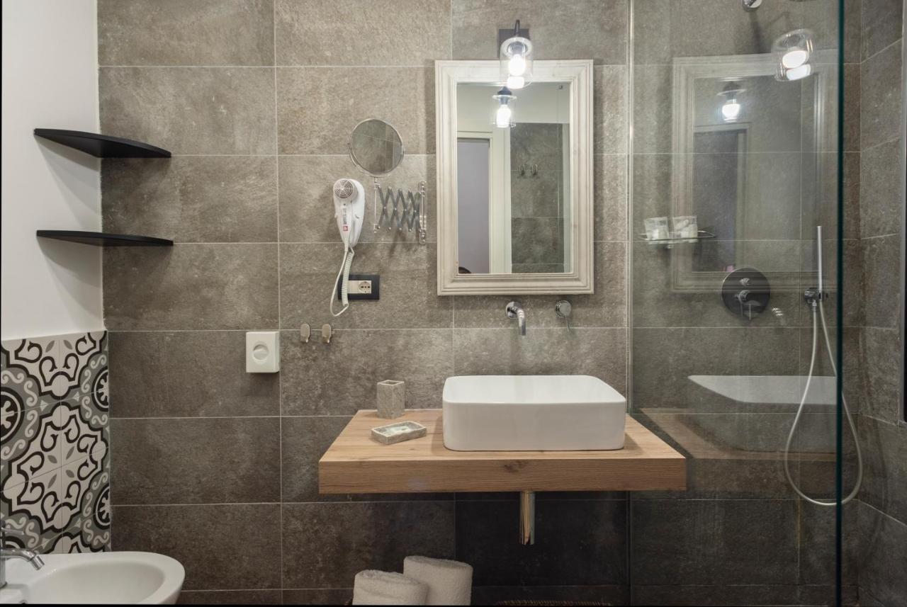 Tredici Boutique Rooms Наполи Екстериор снимка