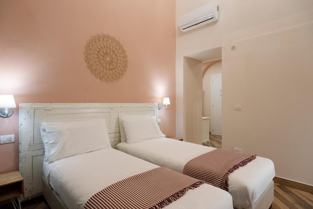 Tredici Boutique Rooms Наполи Екстериор снимка