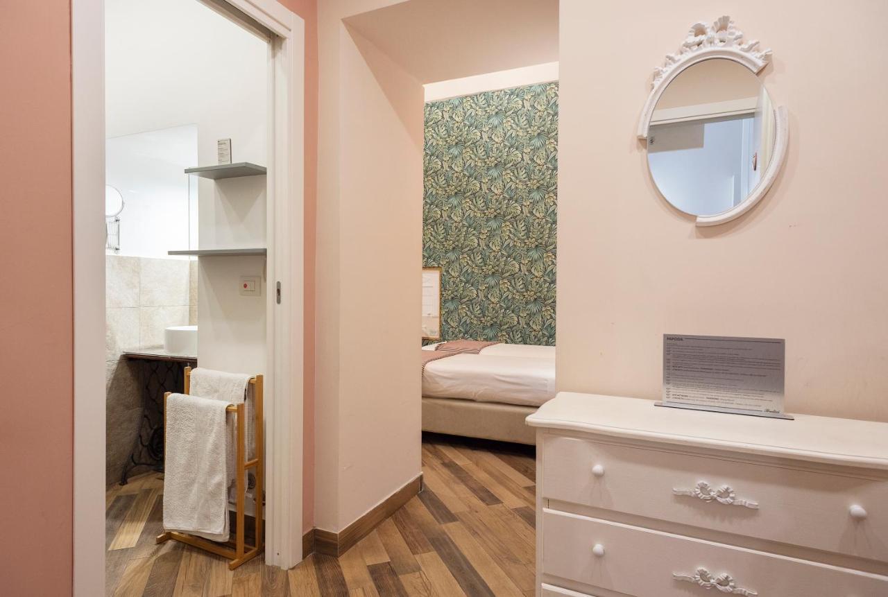Tredici Boutique Rooms Наполи Екстериор снимка