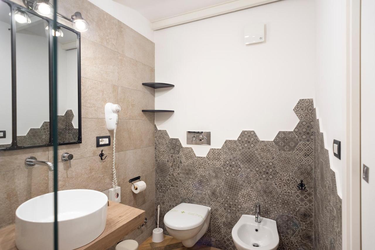 Tredici Boutique Rooms Наполи Екстериор снимка
